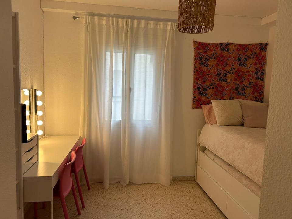 Habitación Cuki , baño privado Vacation rental in Mairena del Aljarafe