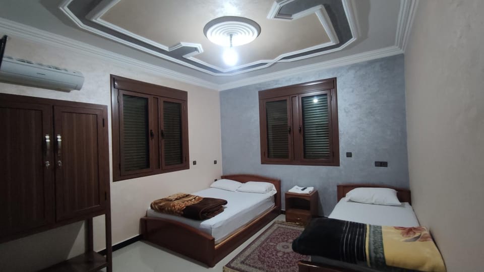 Bed, Living room, Photo of the whole room, Seating area, Bedroom, air conditioner
