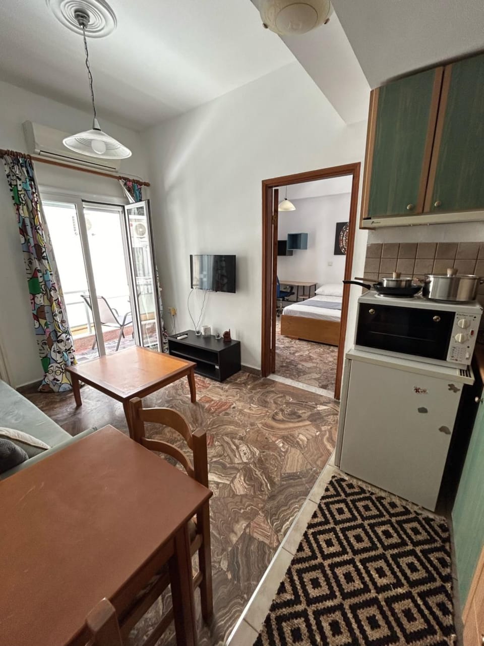 TV and multimedia, Kitchen or kitchenette, Living room