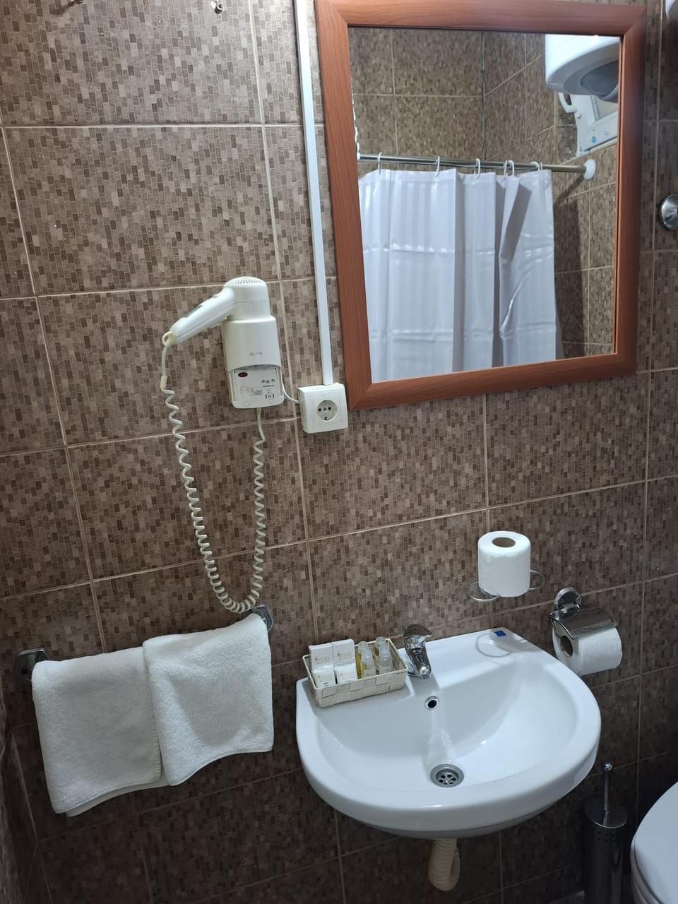 Shower, Bathroom, hair dryier