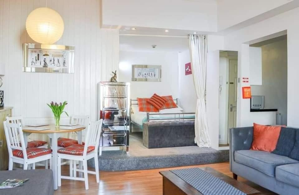 1 Bed Studio Sleeps 4 - Seaside Dog Friendly Apartment in Bridlington