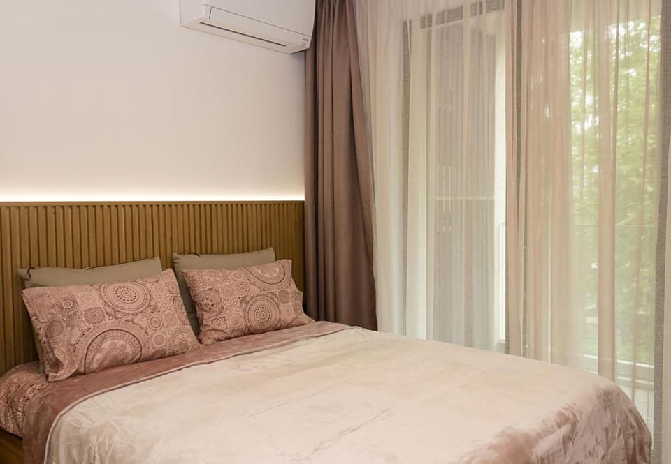 Bed, Photo of the whole room, Bedroom, air conditioner