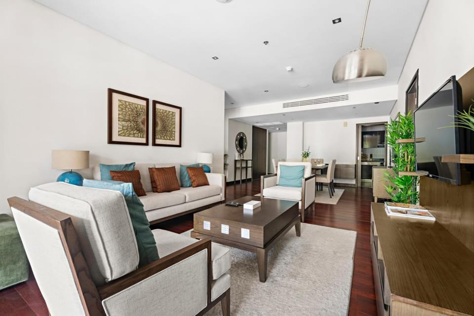 StoneTree - Luxury 2 BR - Beach Access Apartment in Dubai