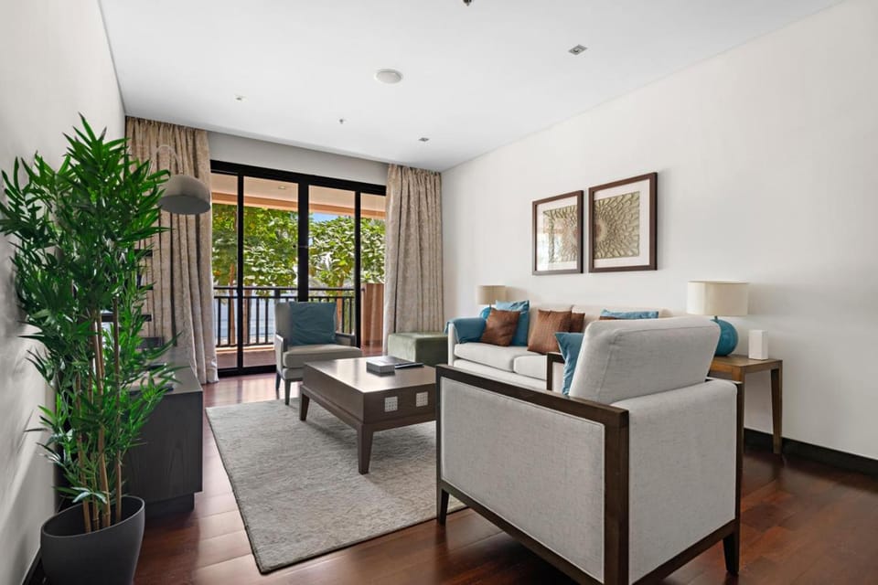 StoneTree - Luxury 2 BR - Beach Access Apartment in Dubai