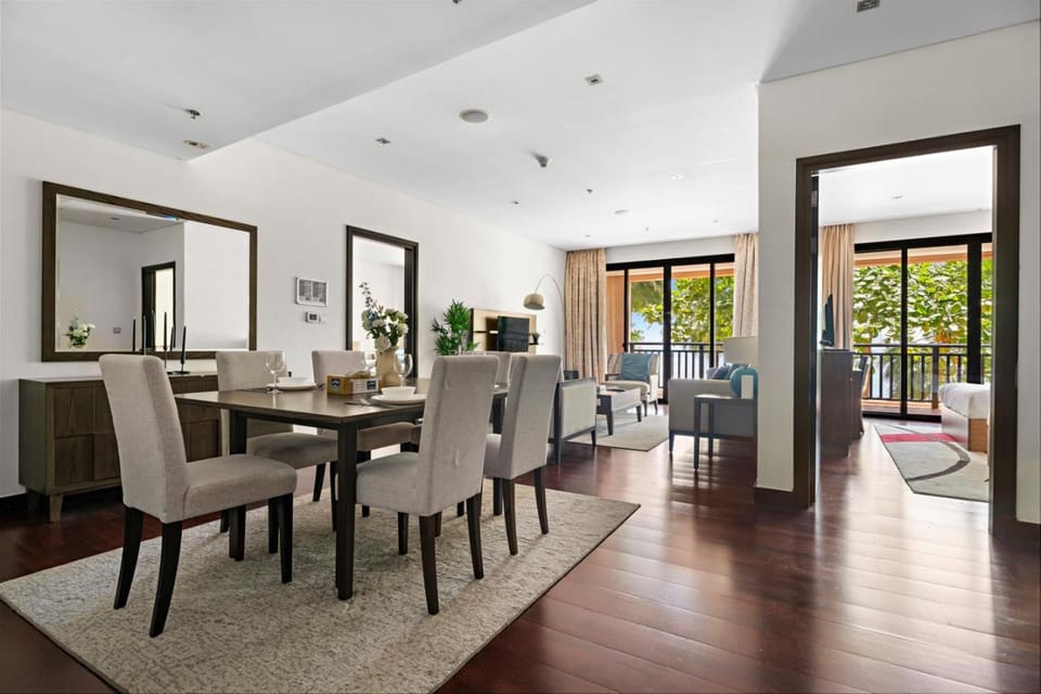 StoneTree - Luxury 2 BR - Beach Access Apartment in Dubai