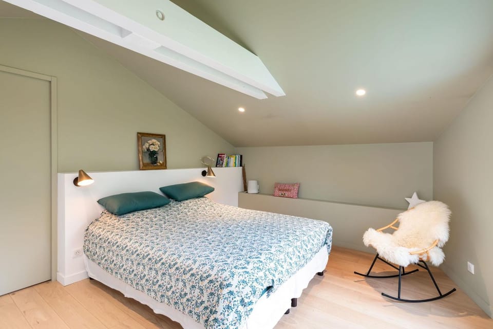 Souvenirs architect's house with pool and garden Villa in Tassin-la-Demi-Lune