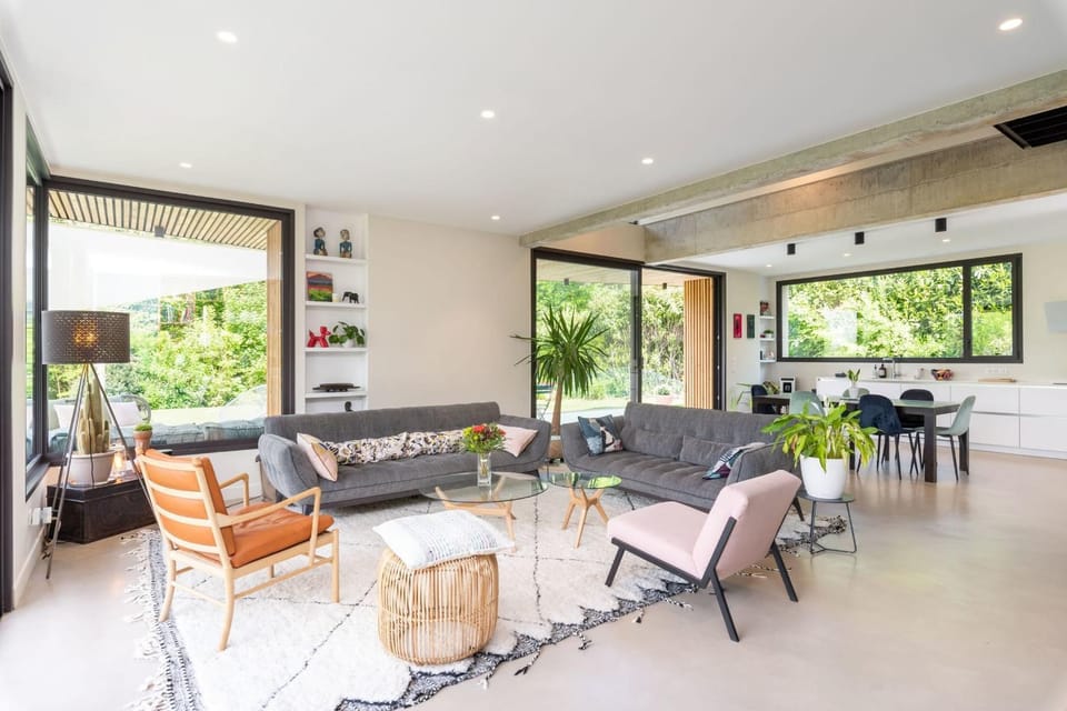 Souvenirs architect's house with pool and garden Villa in Tassin-la-Demi-Lune