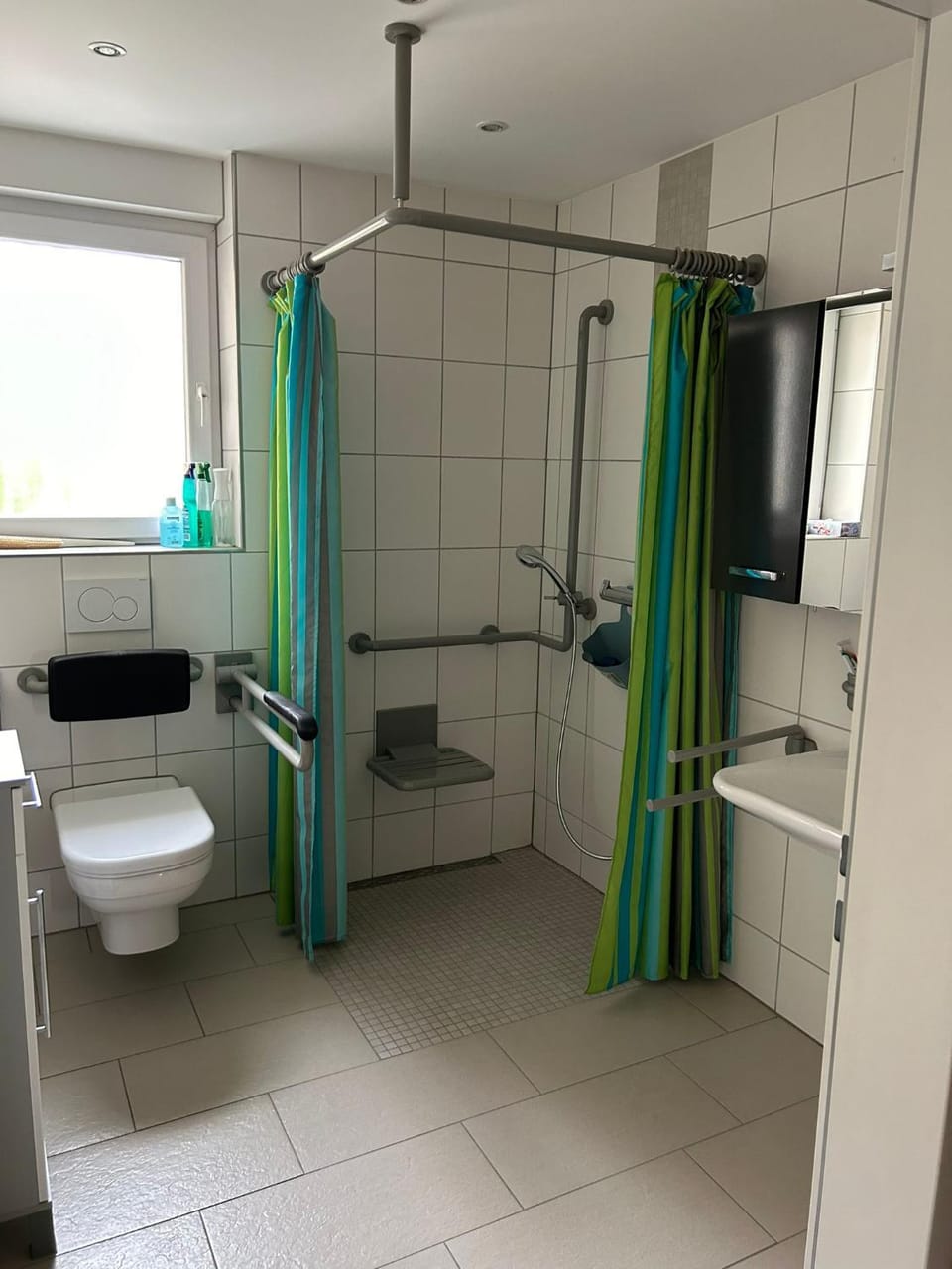 Shower, Toilet, Bathroom, towels