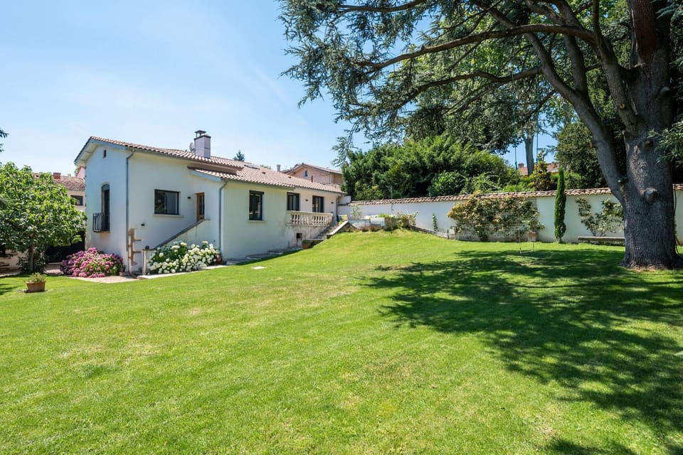Maison Ré - chic and relaxed house with pool and garden Villa in Lyon