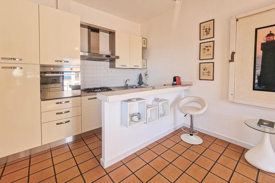 Kitchen or kitchenette, Living room