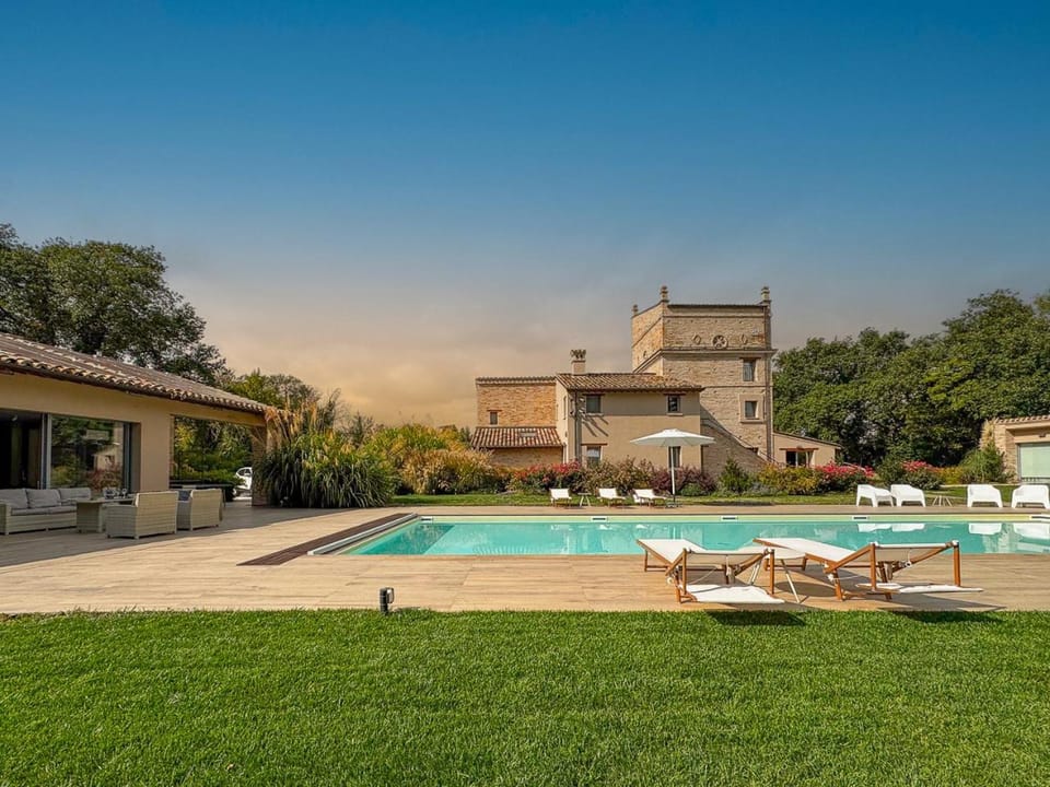 Villa Torre Anna - Historical Tower - Private Pool & Jacuzzi Villa in Marche