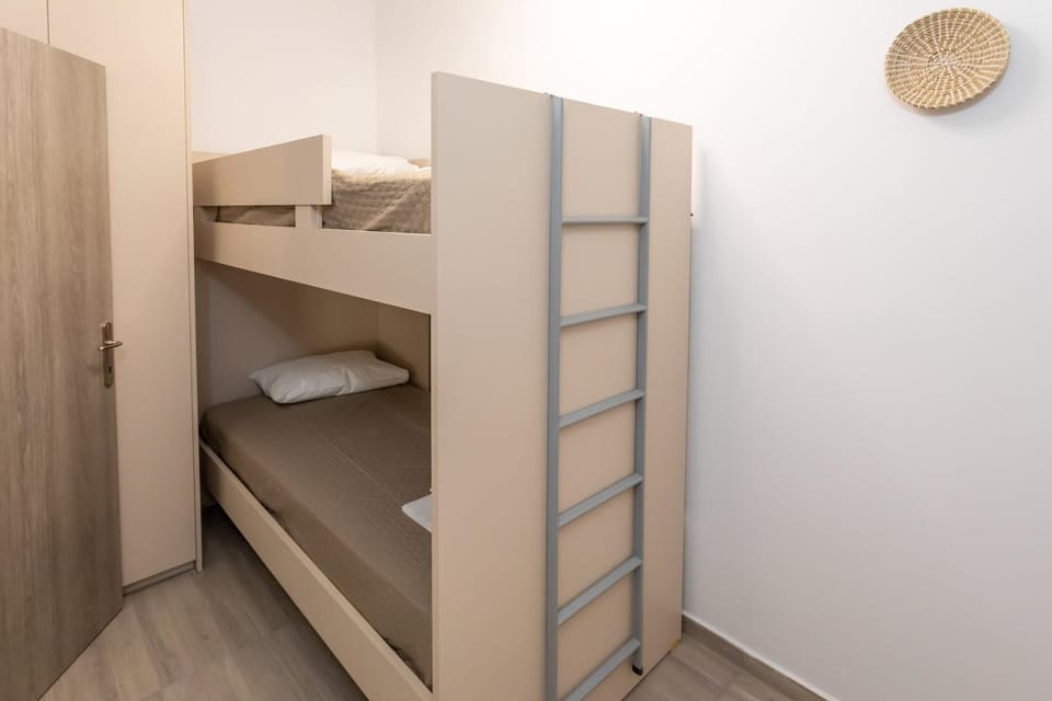 Bed, Bedroom, bunk bed, towels, wardrobe