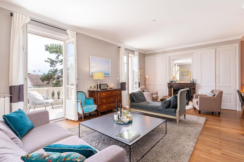 Villa les Roses - House with swimming pool and garden Villa in Lyon