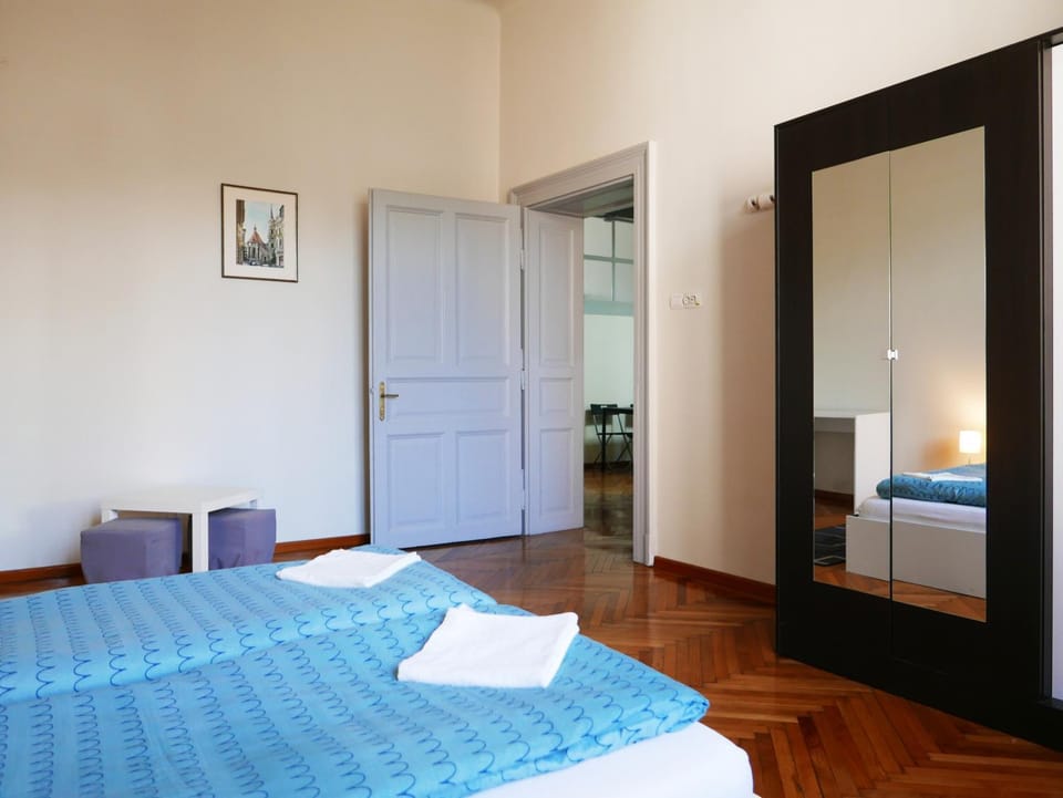 Bedroom, towels, wardrobe