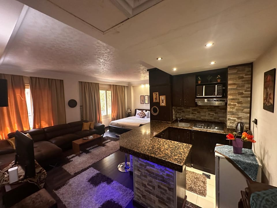 TV and multimedia, Kitchen or kitchenette, Living room