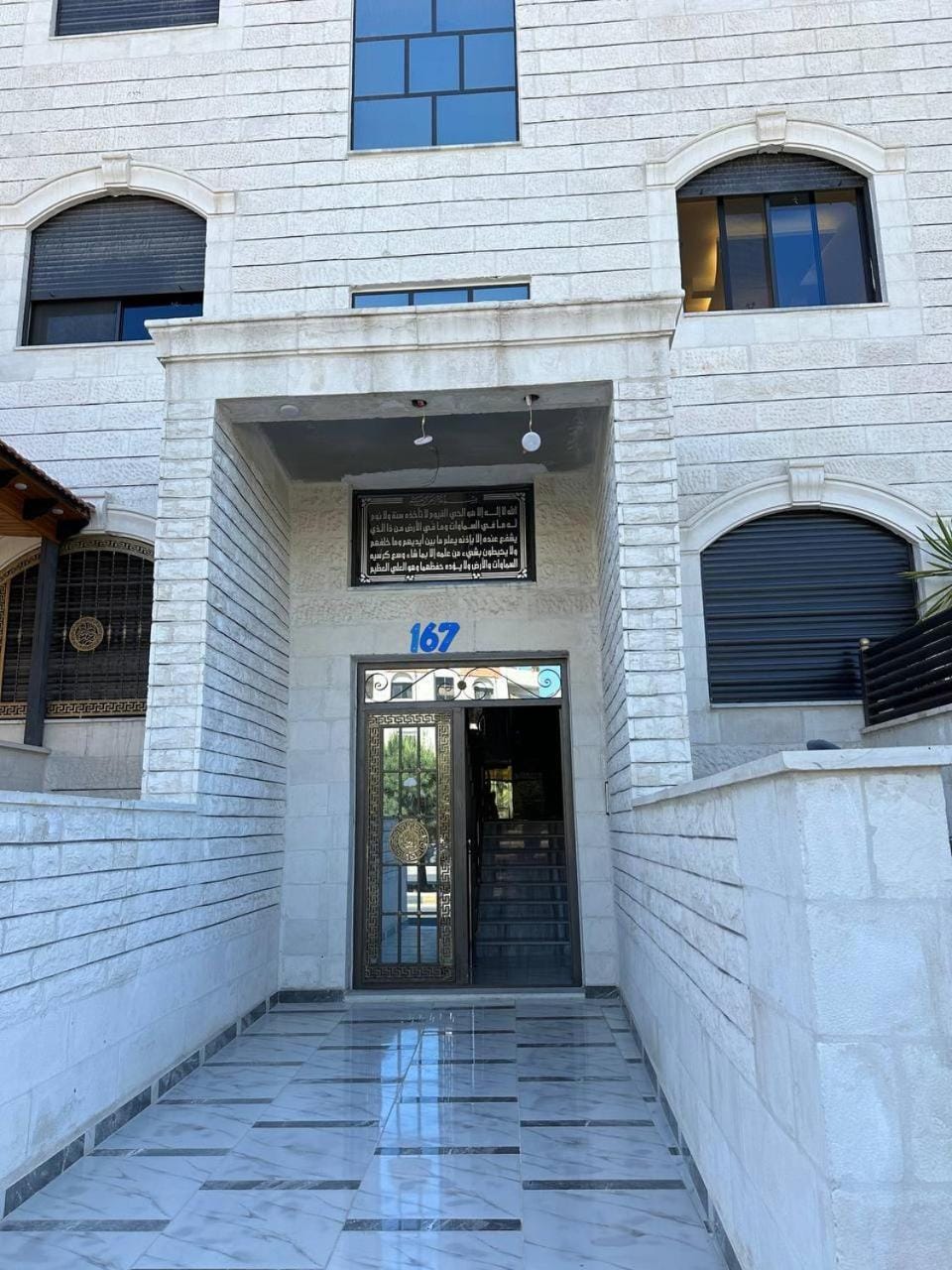 Facade/entrance