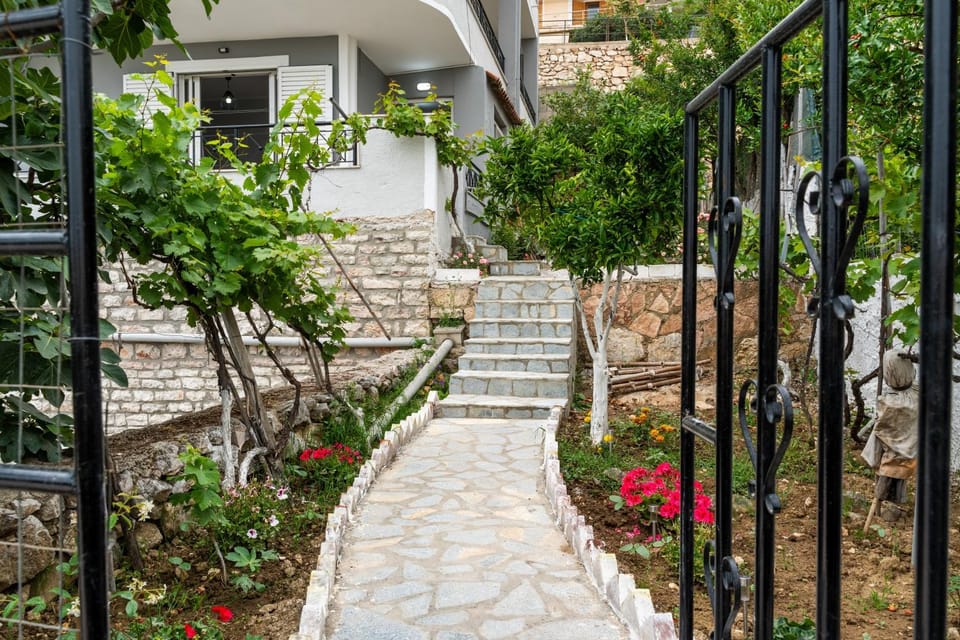 Property building, Day, Garden, Garden view