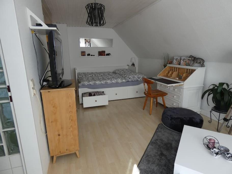 Bed, TV and multimedia, Balcony/Terrace, Living room, Photo of the whole room, Seating area, Bedroom