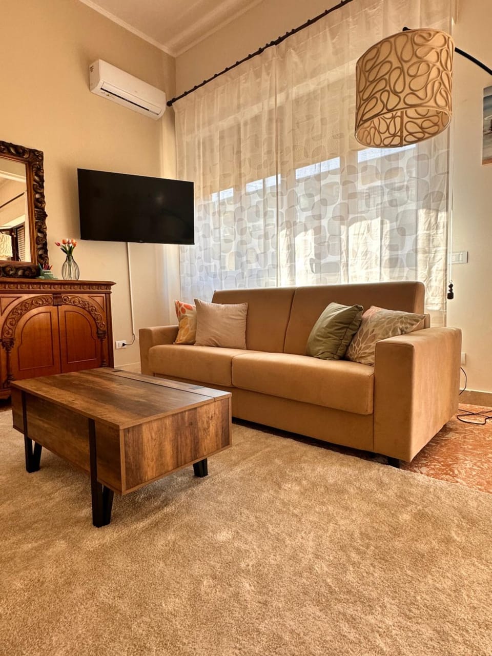 Communal lounge/ TV room, TV and multimedia, Living room, Evening entertainment, air conditioner