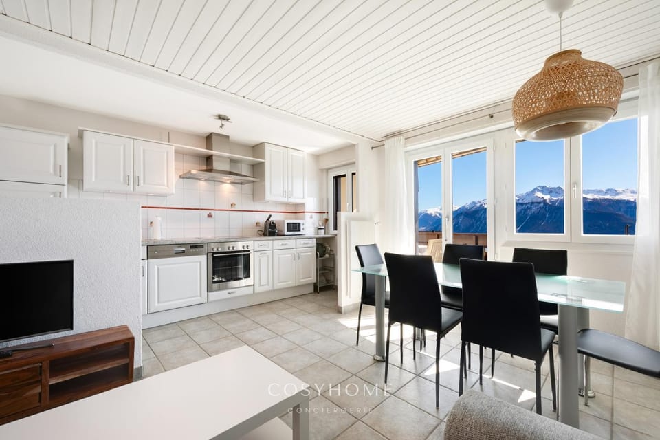 Natural landscape, TV and multimedia, Kitchen or kitchenette, Living room, Seating area, Dining area, oven