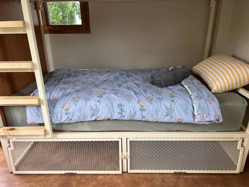 Bed, bunk bed