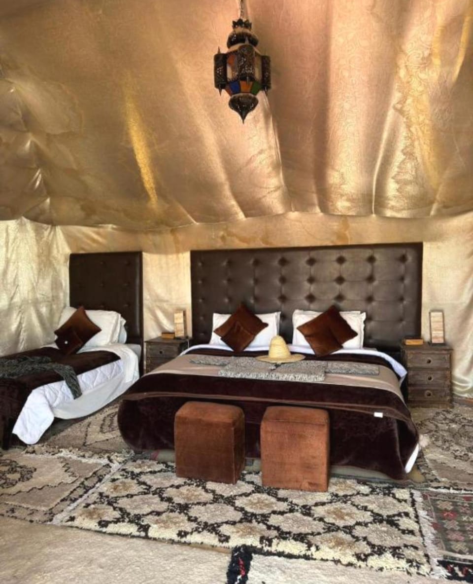 Bed, Living room, Photo of the whole room, Seating area, towels