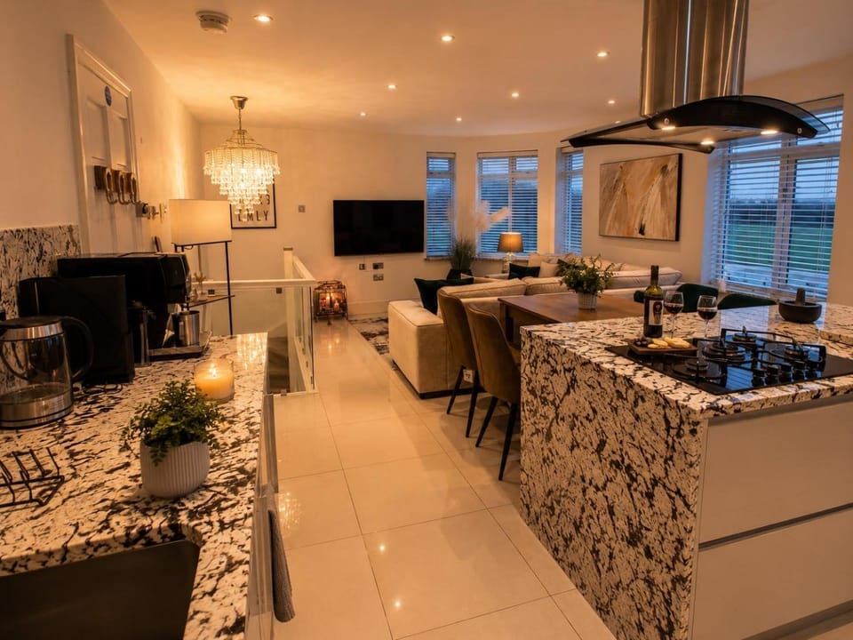 Racecourse Luxury Stay Walk 2 City Centre includes Parking Apartment in Chester