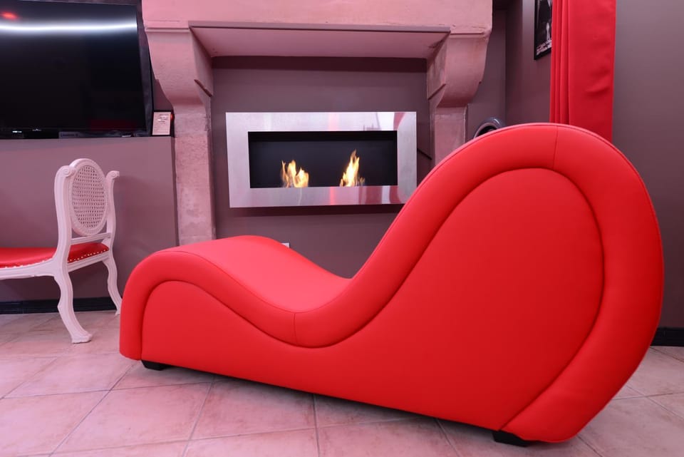 Love Room "Les Secrets de Winna" House in Nouvelle-Aquitaine