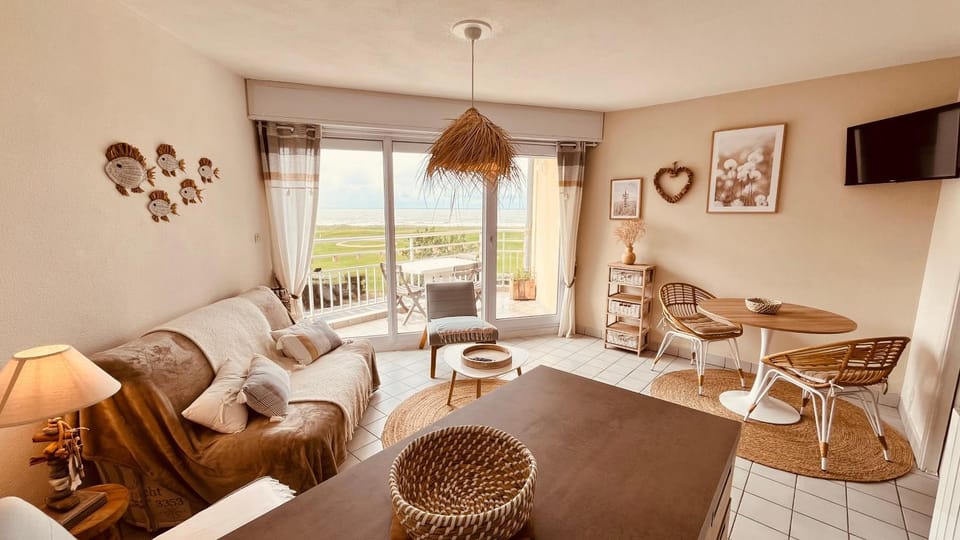 Living room, Dining area, Sea view