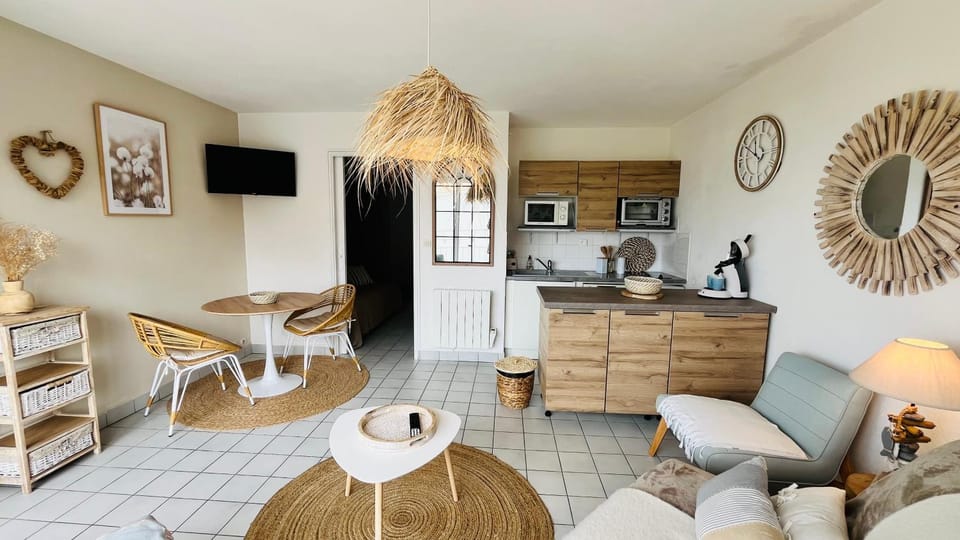 Dining area, kitchen