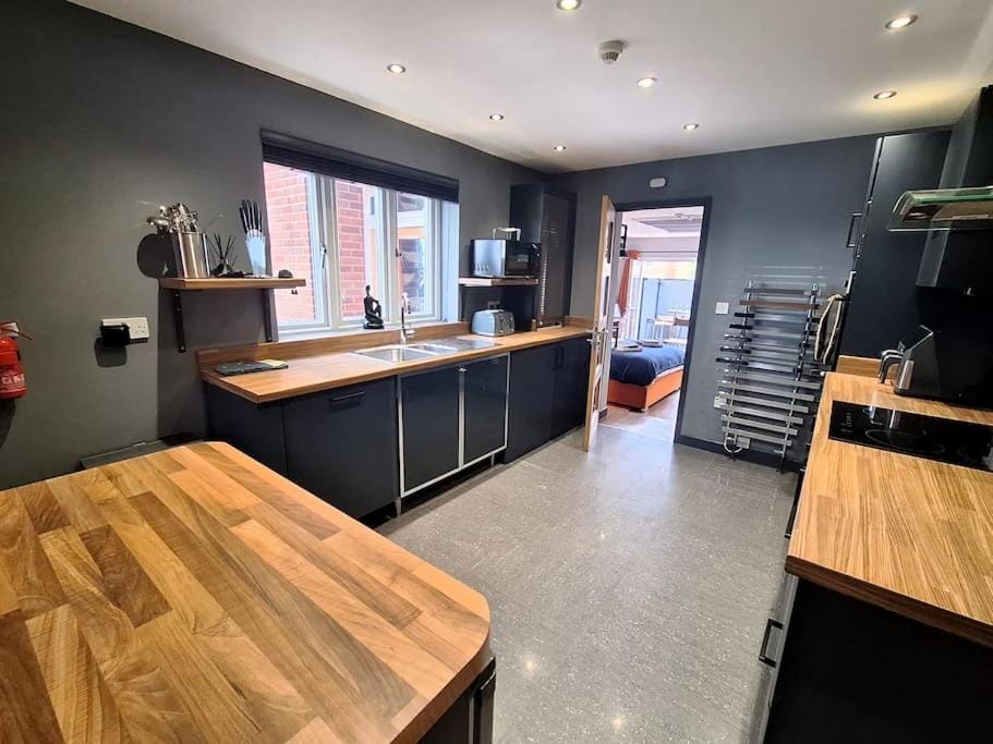 Kitchen or kitchenette, oven, stove