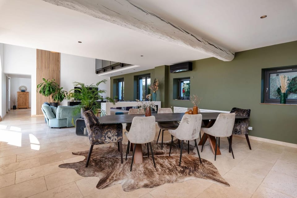 Les cèdres bleus - Beautiful house with pool and garden Villa in Auvergne-Rhône-Alpes
