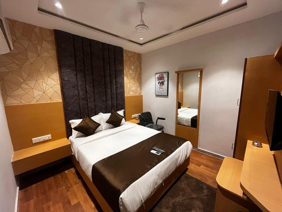 Communal lounge/ TV room, Bed