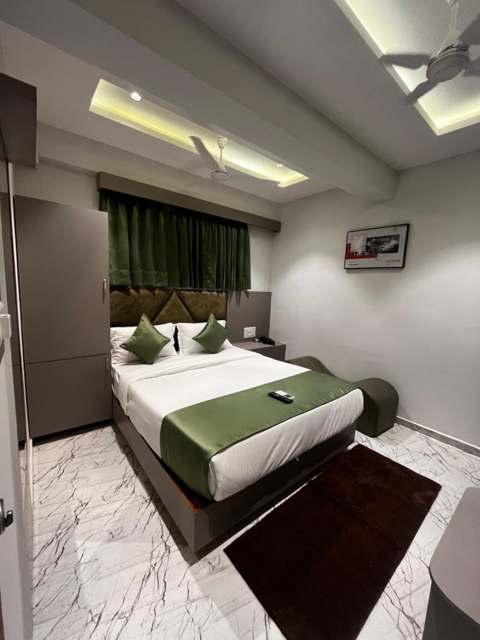 Bed, air conditioner