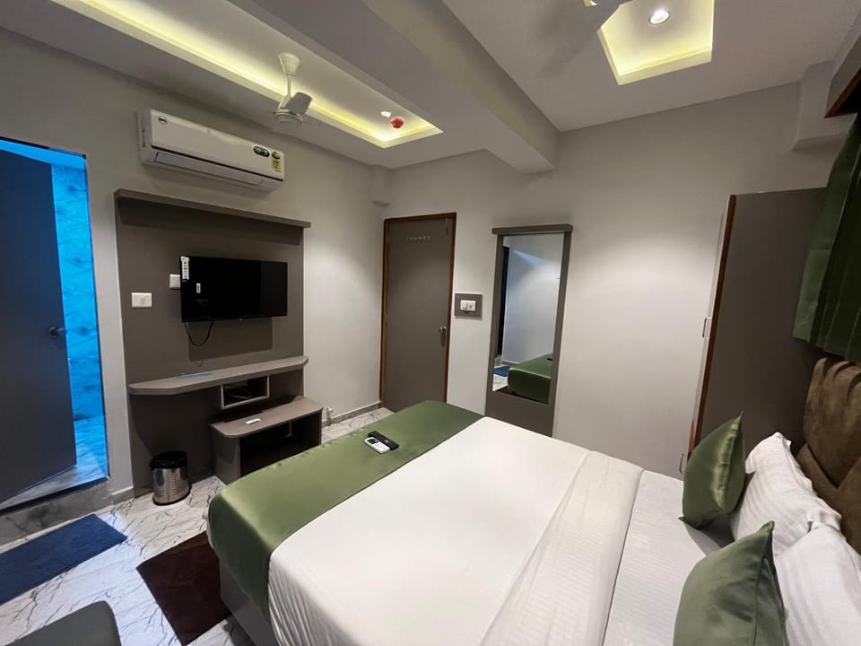 Bed, TV and multimedia