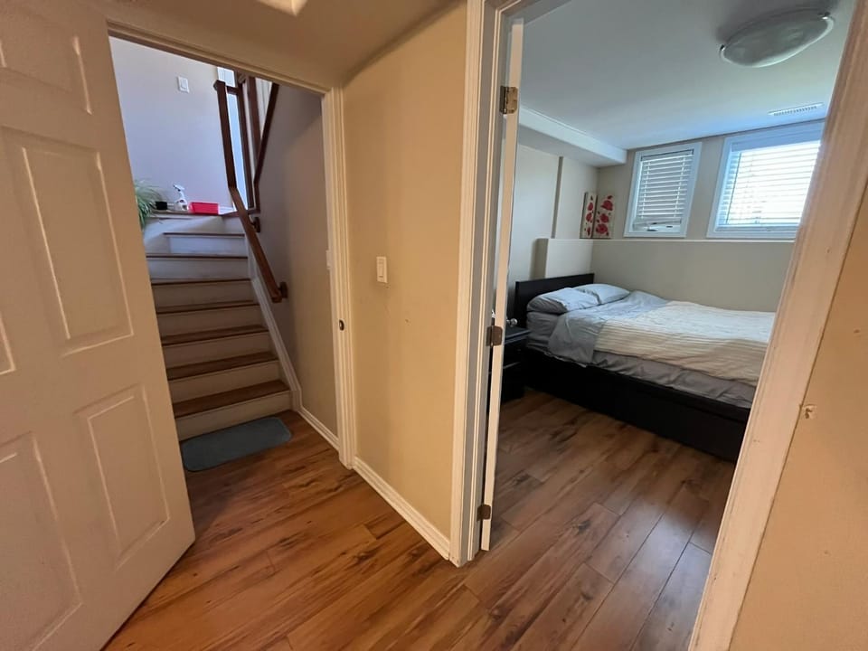Spacious and Charming Bungalow Retreat (Close to Many Amenities) House in Kingston