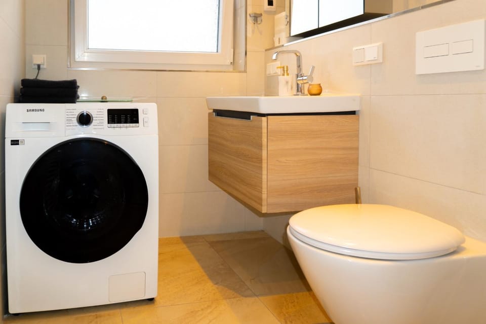 Toilet, Bathroom, washing machine
