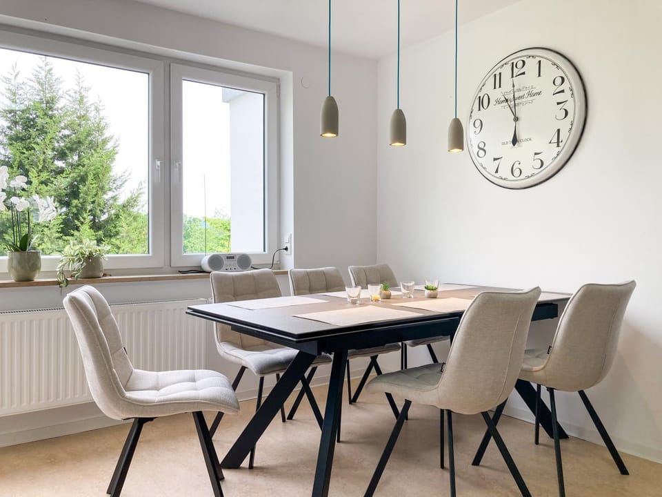 Seating area, Dining area, kitchen
