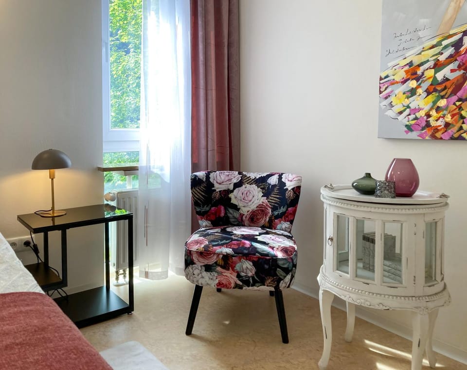 Seating area, Bedroom