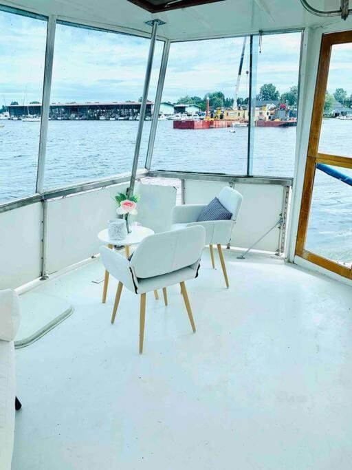 Balcony/Terrace, Lake view