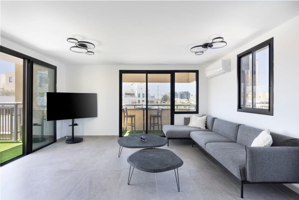 Florentin 5 BDR Duplex with Unique City Views Apartment in Tel Aviv-Yafo