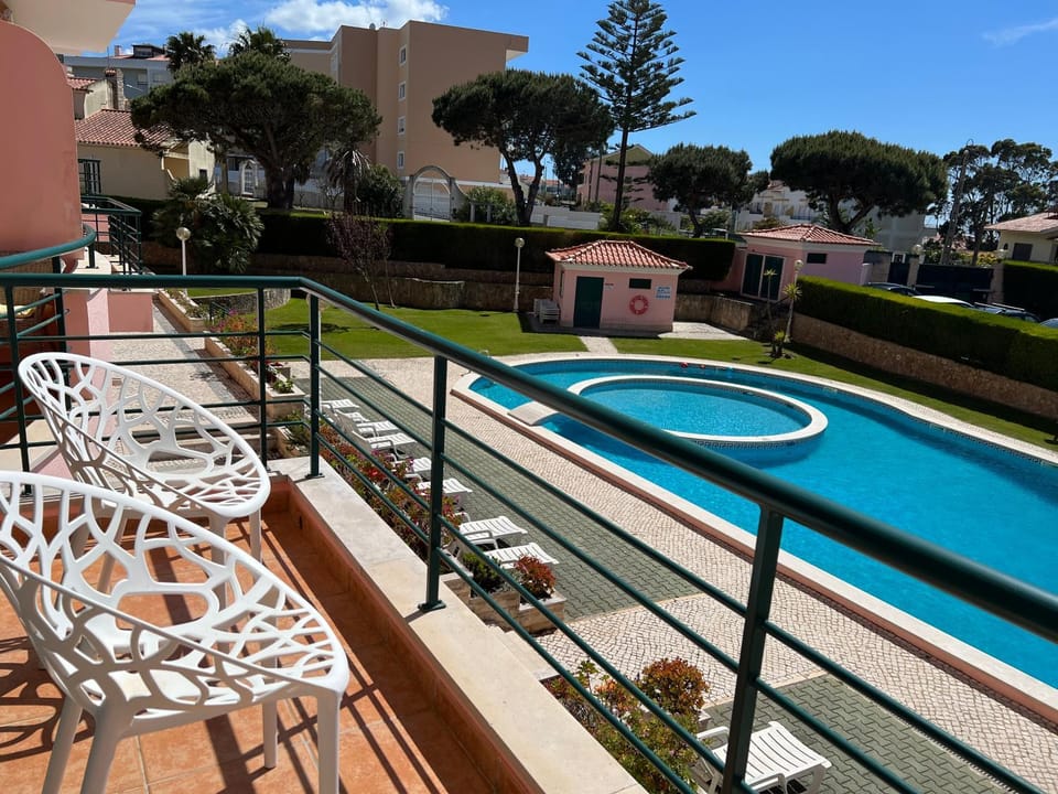 Balcony/Terrace, Swimming pool, sunbed