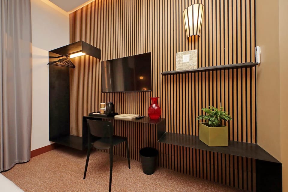 TV and multimedia, Coffee/tea facilities, wardrobe