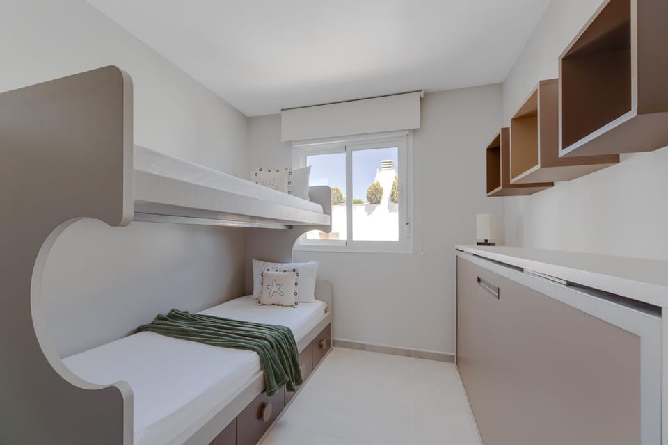 Bed, Photo of the whole room, Bedroom, bunk bed