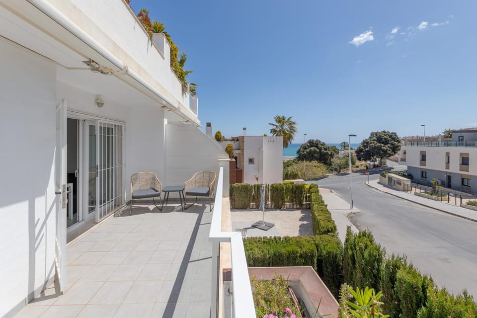 Balcony/Terrace, Street view