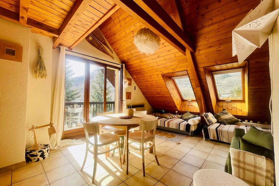 Ski nest with large balcony Apartment in Saint-Chaffrey