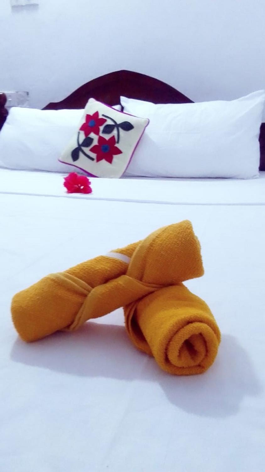 Bed, towels