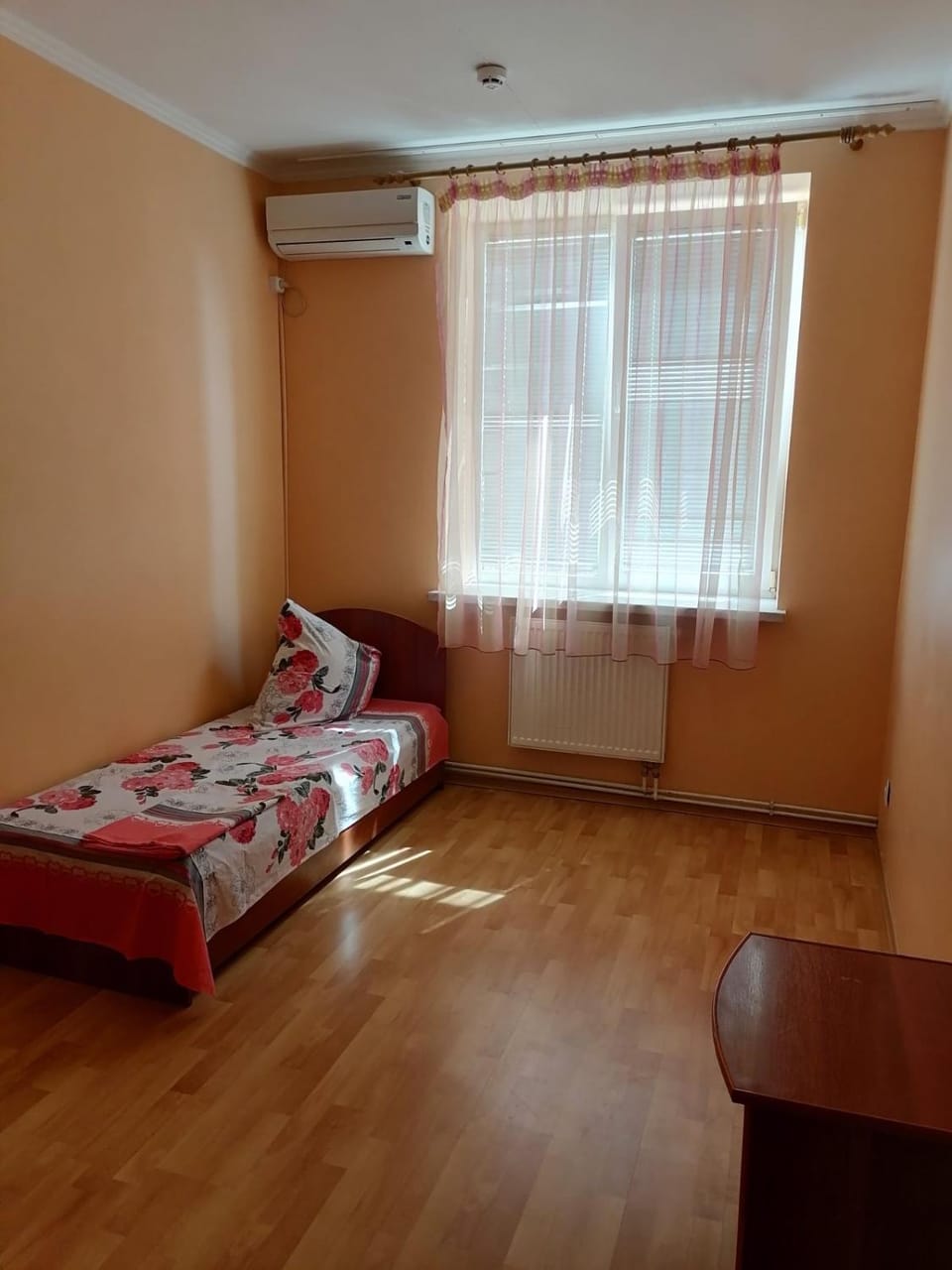 Bed, Photo of the whole room, air conditioner