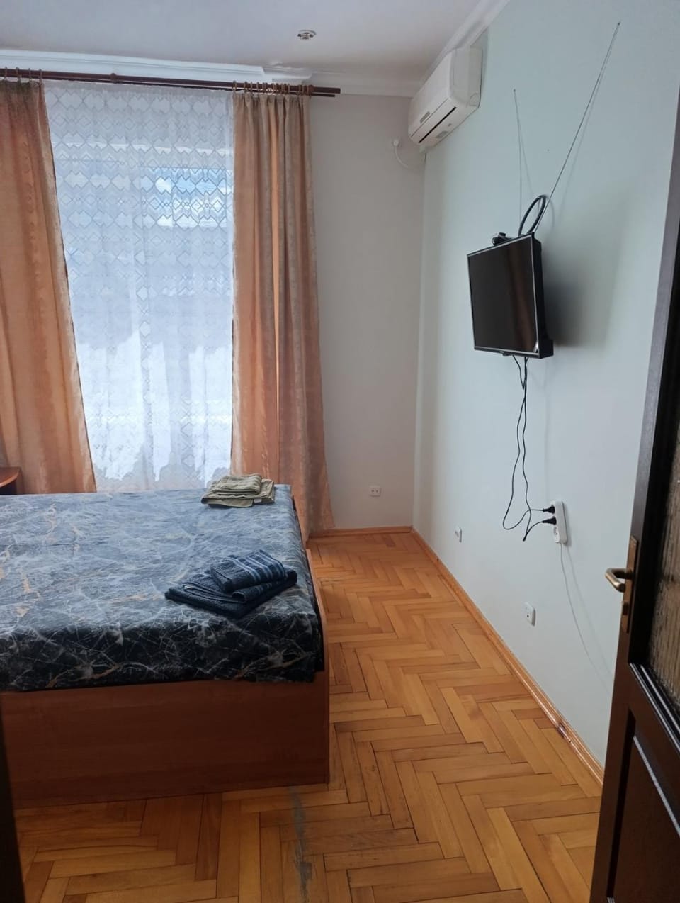 Bed, Bedroom, air conditioner