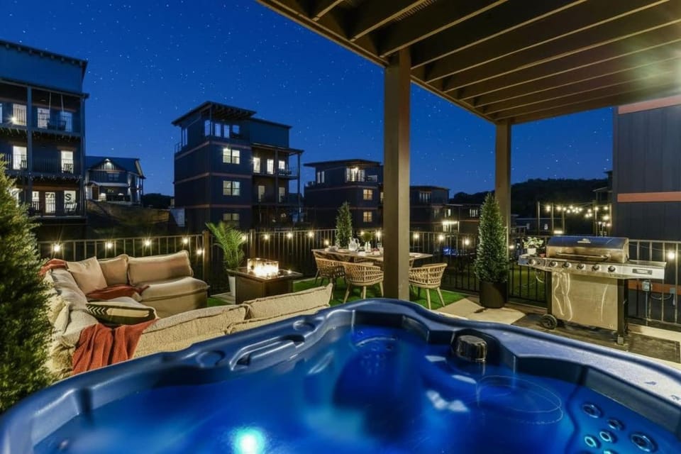 Smith Creek Resort - 5 Bedrooms 20 Guest - Indoor Pool - Resort Amenities Chalet in Sevierville